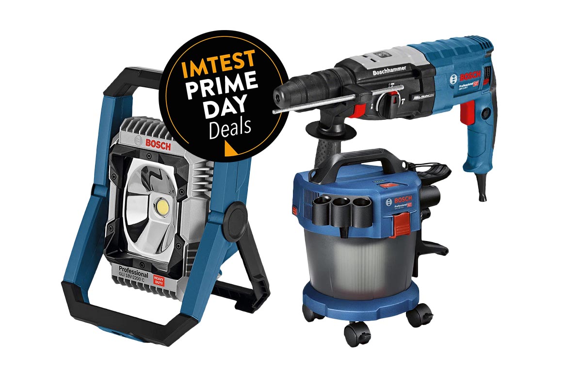 Zu sehen sind drei Bosch Professional Produkte der IMTEST Prime Day Deals: eine Baustellenlampe, ein Industriesauger und ein Bohrhammer.