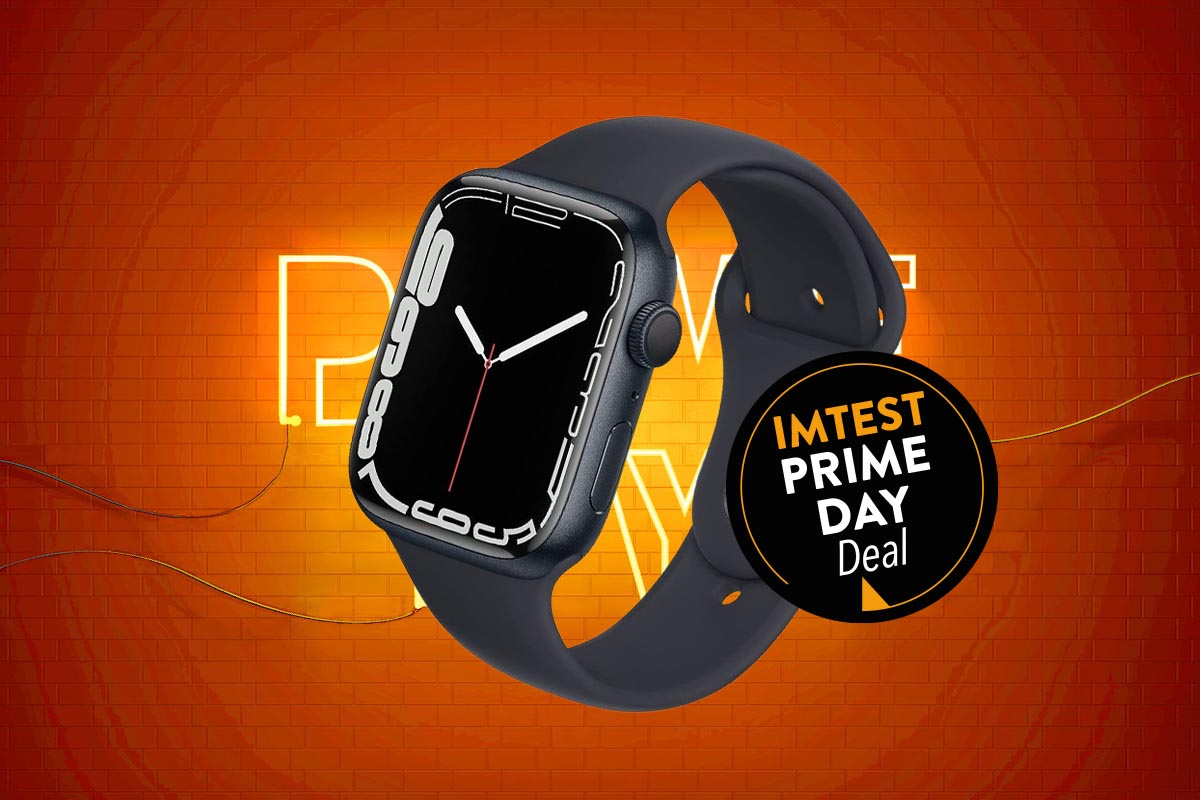 Eine Apple Watch vor orangenem Hintergrund