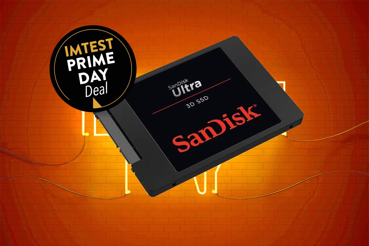 SanDisk Ultra 3D SSD-Festplatte vor orangenem Hintergrund