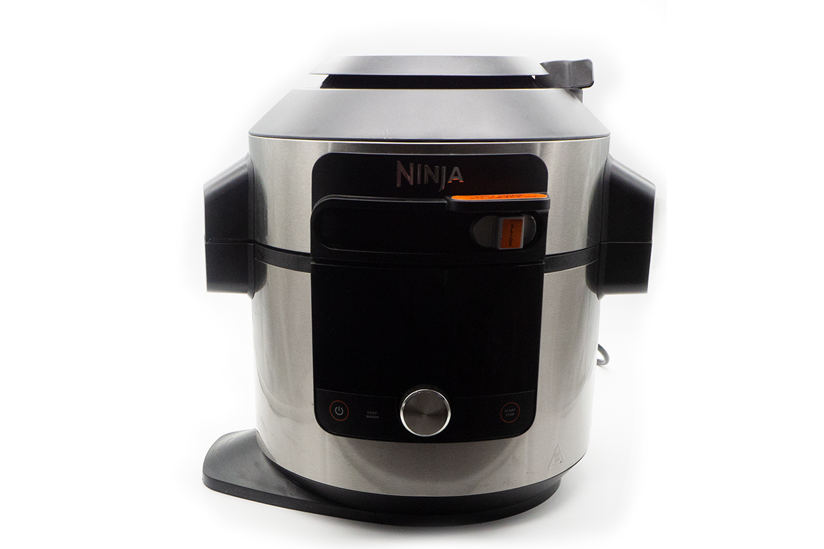 Ninja Foodi OL750 - Gerät vor weißem Hintergrund