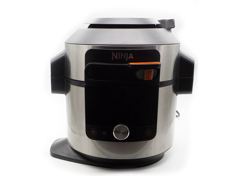 Ninja Foodi OL750 - Gerät vor weißem Hintergrund