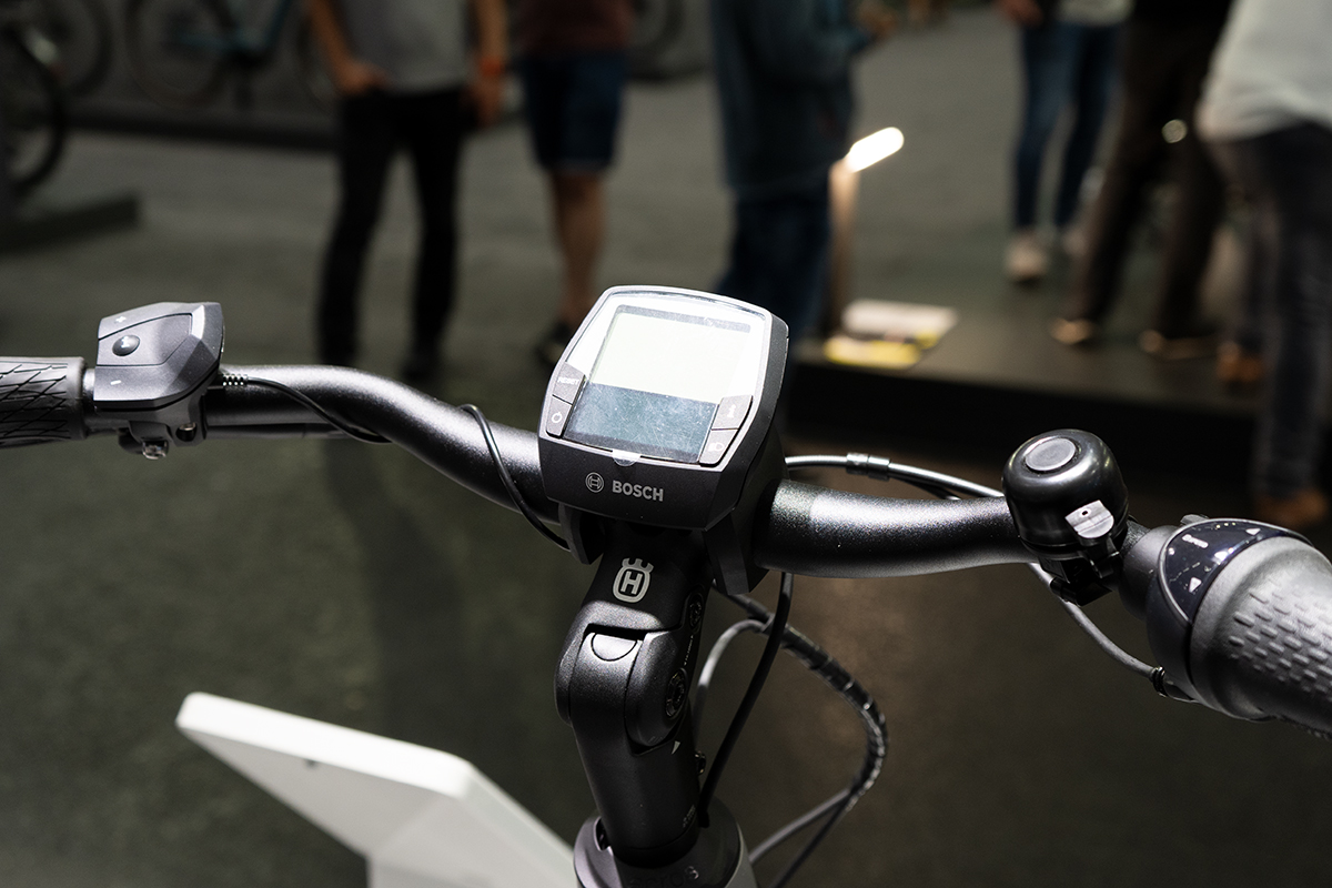 Bosch-Display bei E-Bike, am Lenker befestigt