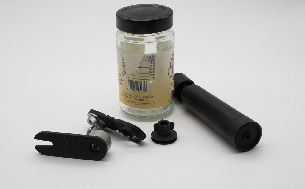 Das Nanostopper-Set mit einem gebrauchten, gespülten Schraubglas