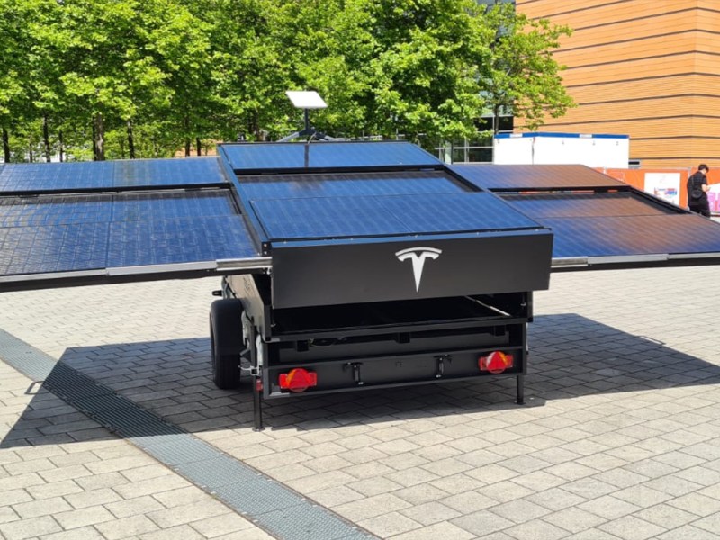 Tesla: Solar-Anhänger mit Starlink-Internet im Gepäck