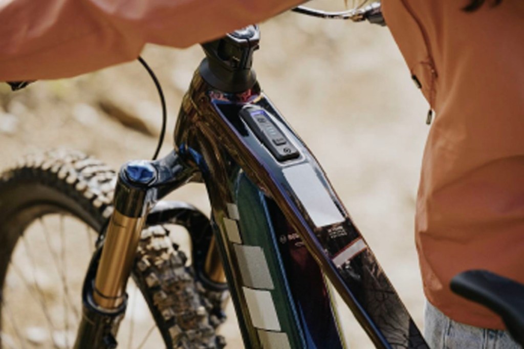 Bedieneinheit für das neue Bremssystem vonBosch E-Bike-Systems für E-Mountainbikes im Oberrohe des Rads platziert.