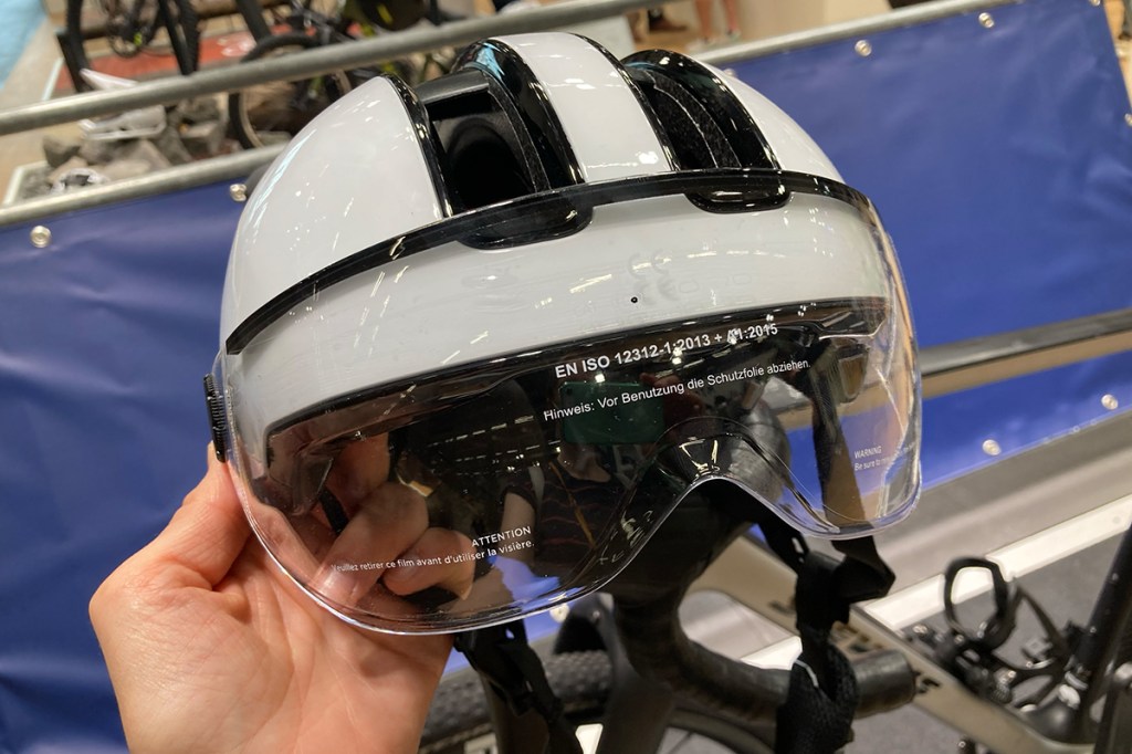 Frontansicht Helm Abus Hud-Y-Ace mit Visier