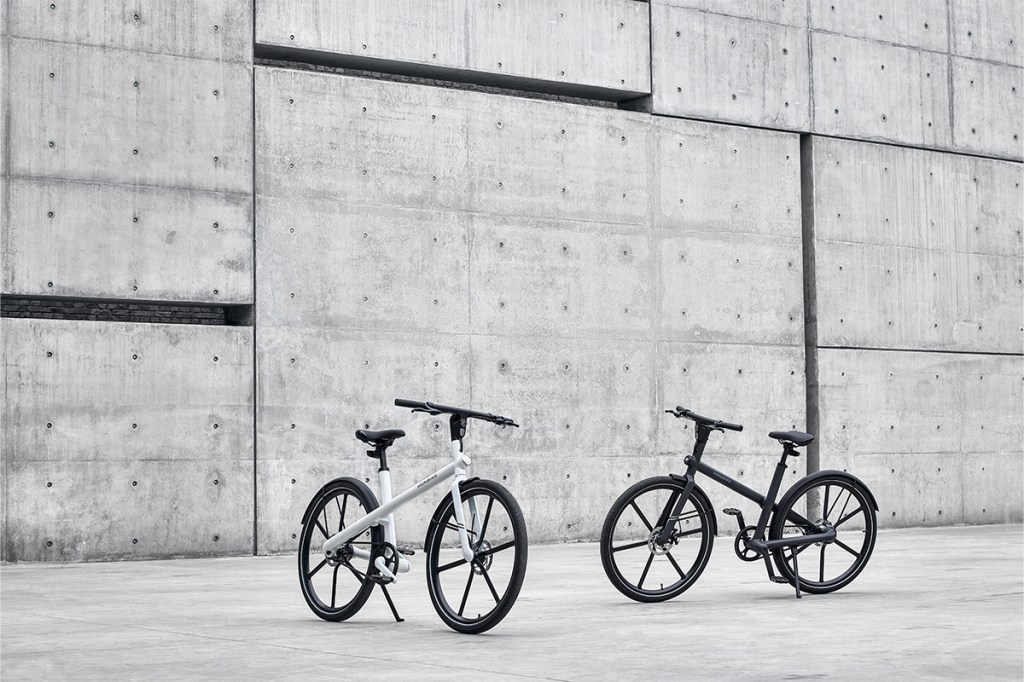 Das neue Elektrobike von Honbike namens U4, hier Bild zwei Modelle, eins in schwarz, eins in weiß