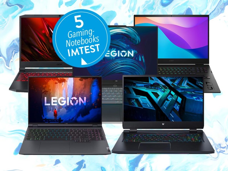 5-Gaming-Notebooks vor blauem Hintergrund
