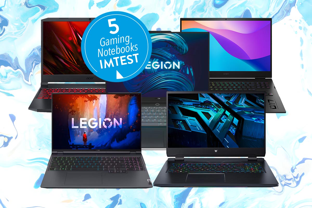 5-Gaming-Notebooks vor blauem Hintergrund