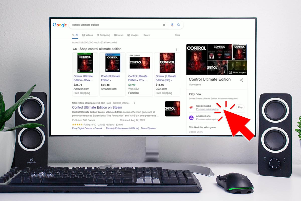 Auf einem Monitor wird der Play-Button bei Google geklickt