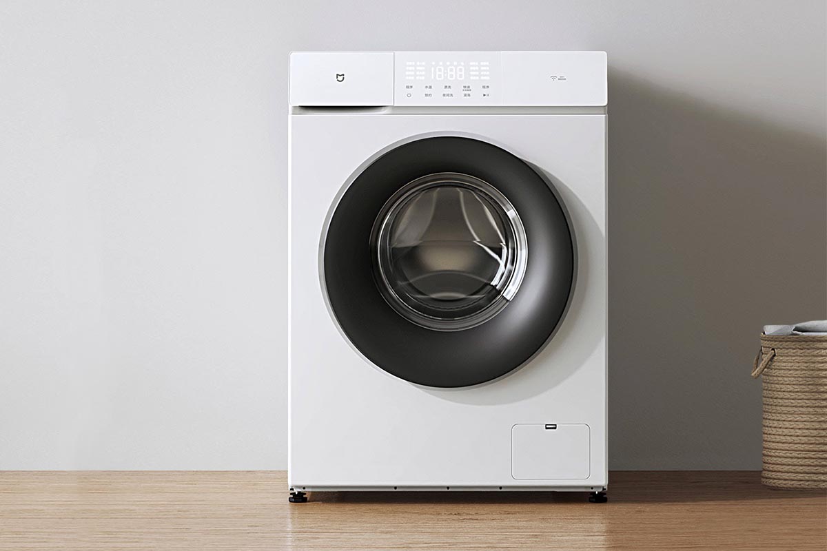 Xiaomi Waschmaschine vor einer weißen Wand.