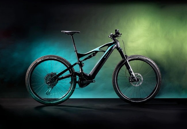 E-Mountainbike in seitlicher Ansicht