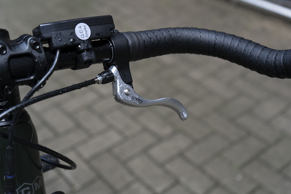 Detailaufnahme Bremshebel beim City-E-Bike NCM C5