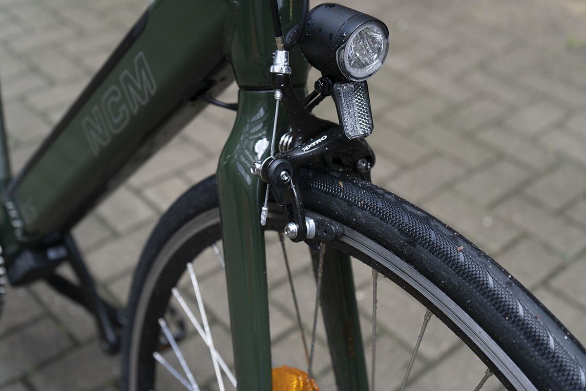 Detailaufnahme Vorderrad-Bremse beim City-E-Bike NCM C5