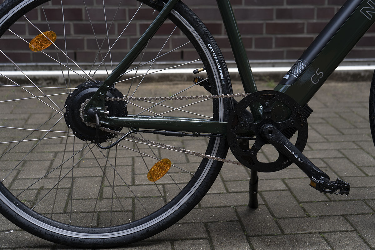Detailaufnahme Hecknabenmotor und Kette beim City-E-Bike NCM C5