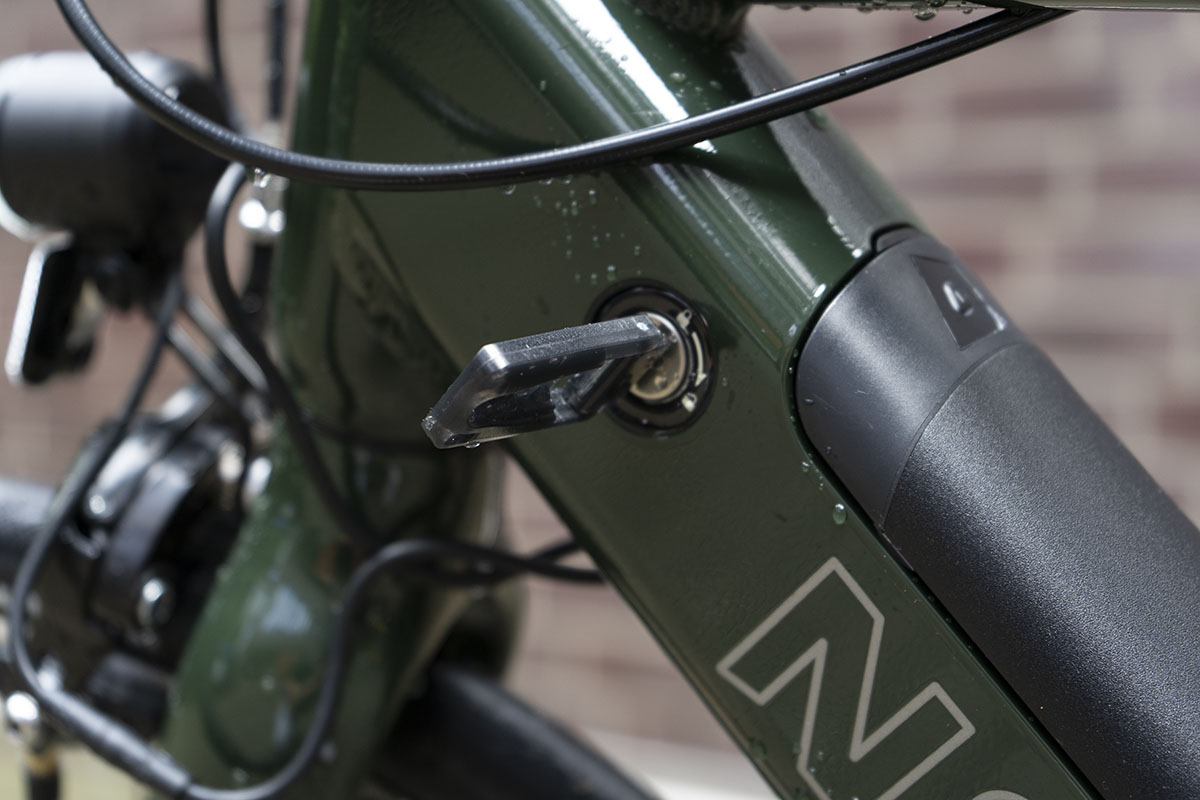 Detailaufnahme abschließbares Akkufach beim City-E-Bike NCM C5