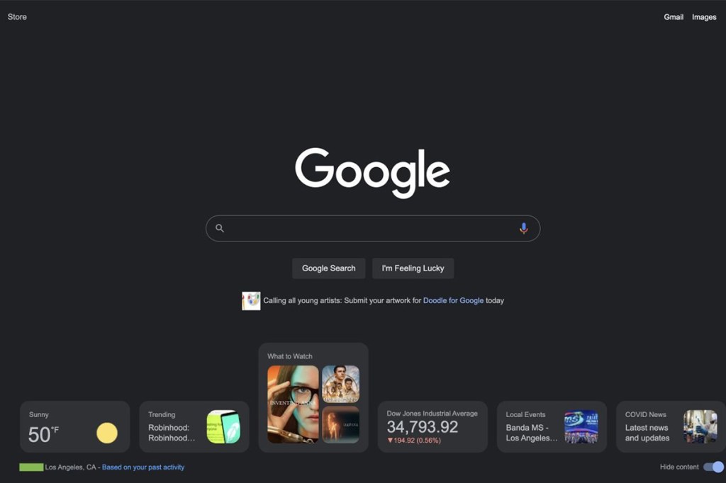 Die Google-Startseite mit schwarzem Hintergrund ist zu sehen. Unter der Suchleiste ist eine neue Info-Leiste mit verschiedenen Ikons, wie zum Beispiel Wetter. Das Streaming-Ikon ist vergrößert, da die Maus darüber steht.