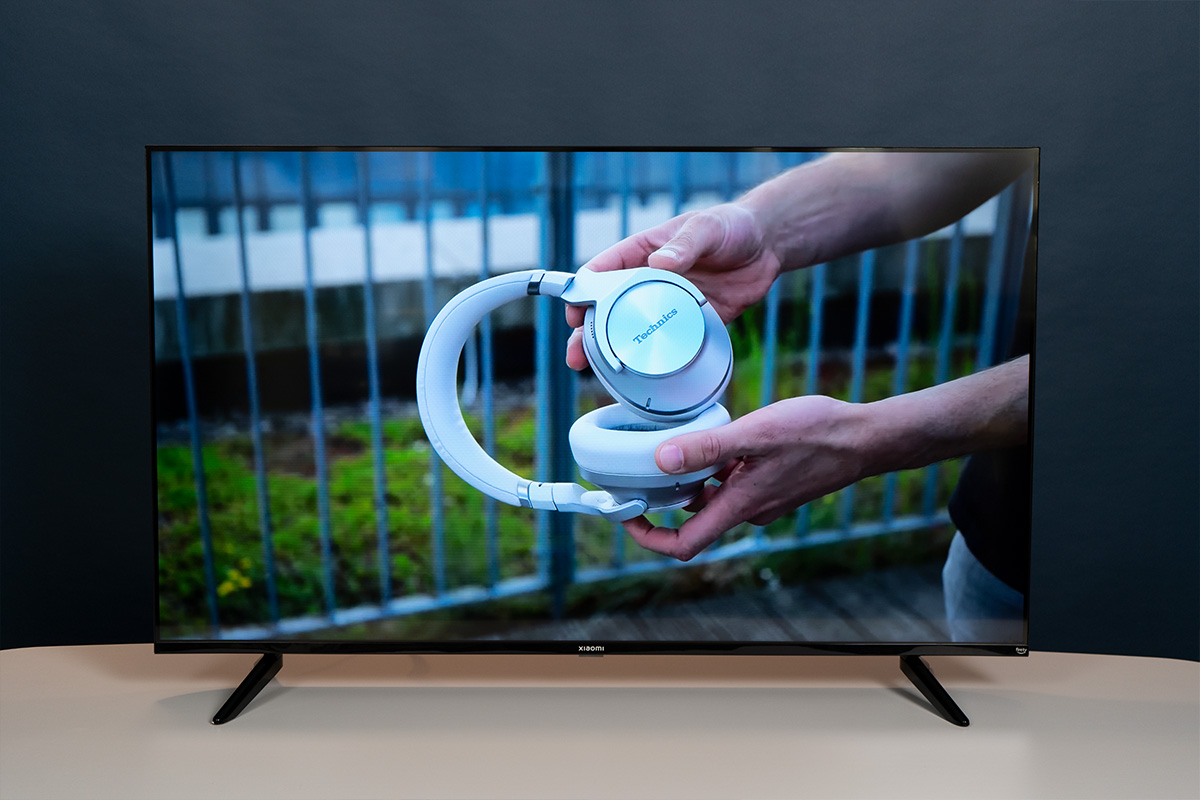 Auf dem Xiaomi-TV läuft ein IMTEST-Video.