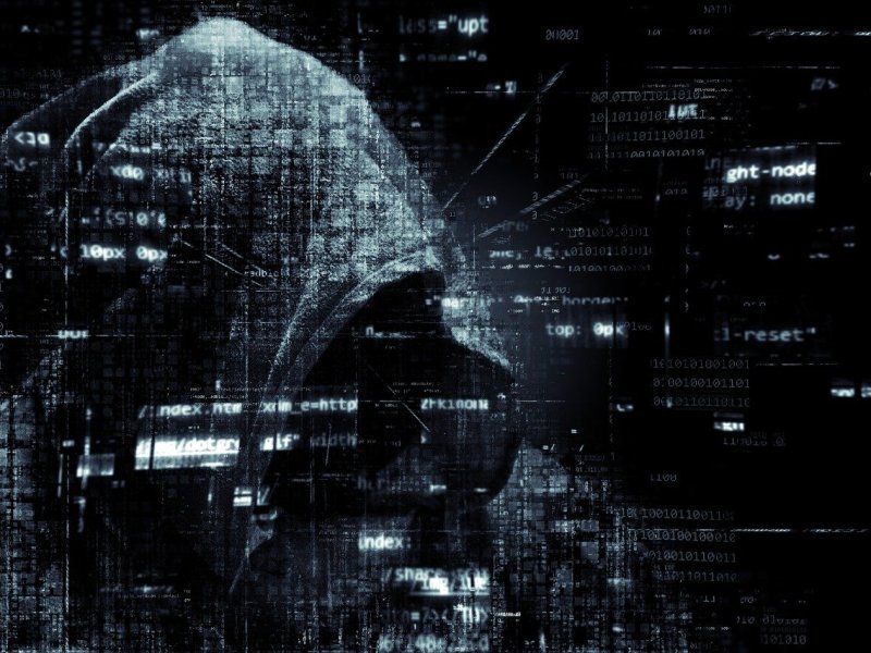 PC Hacker mit schwarzer Kapuze