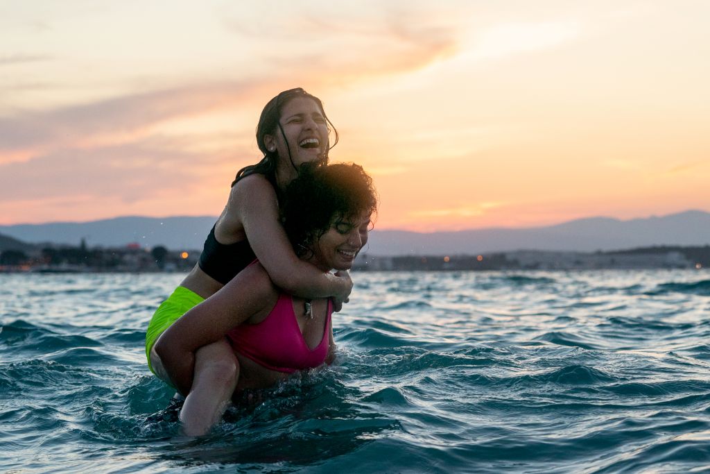 Zwei Frauen im Meer