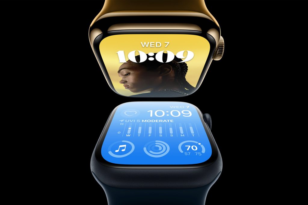 Die Apple Watch 8 vor schwarzem Hintergrund.