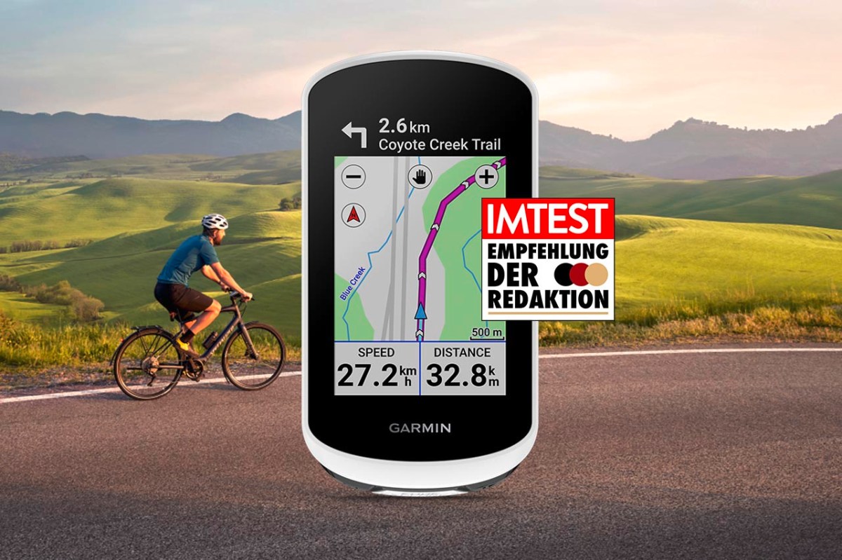 Der Garmin Explorer Edge 2 vor einer Bergkulisse.