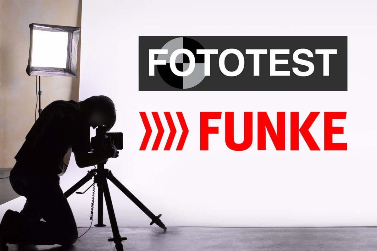 Fotostudio mit Logo von Fototest und Funke auf Hintergrund