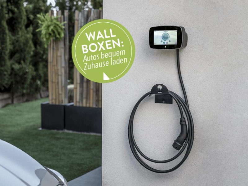 Eine Ladestation von Wallbox an einer Wand angebracht