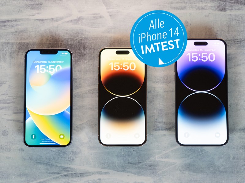 iPhone 14 Series Modelle nebeneinander auf dem Tisch liegen