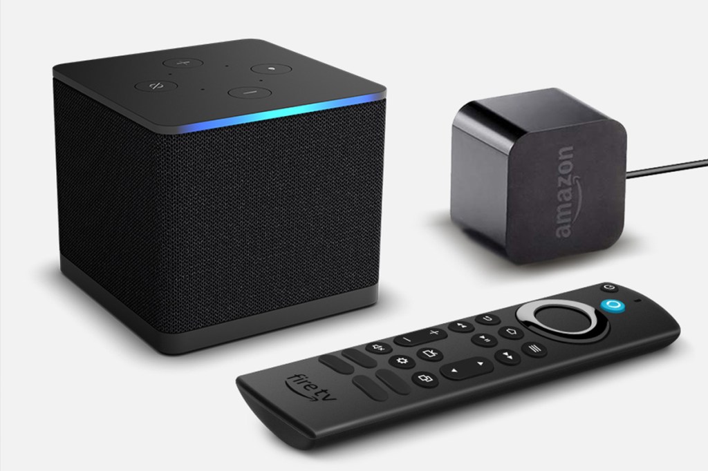 Der neue Fire TV Cube mit der neuen Alexa-Sprachfernbedienung.