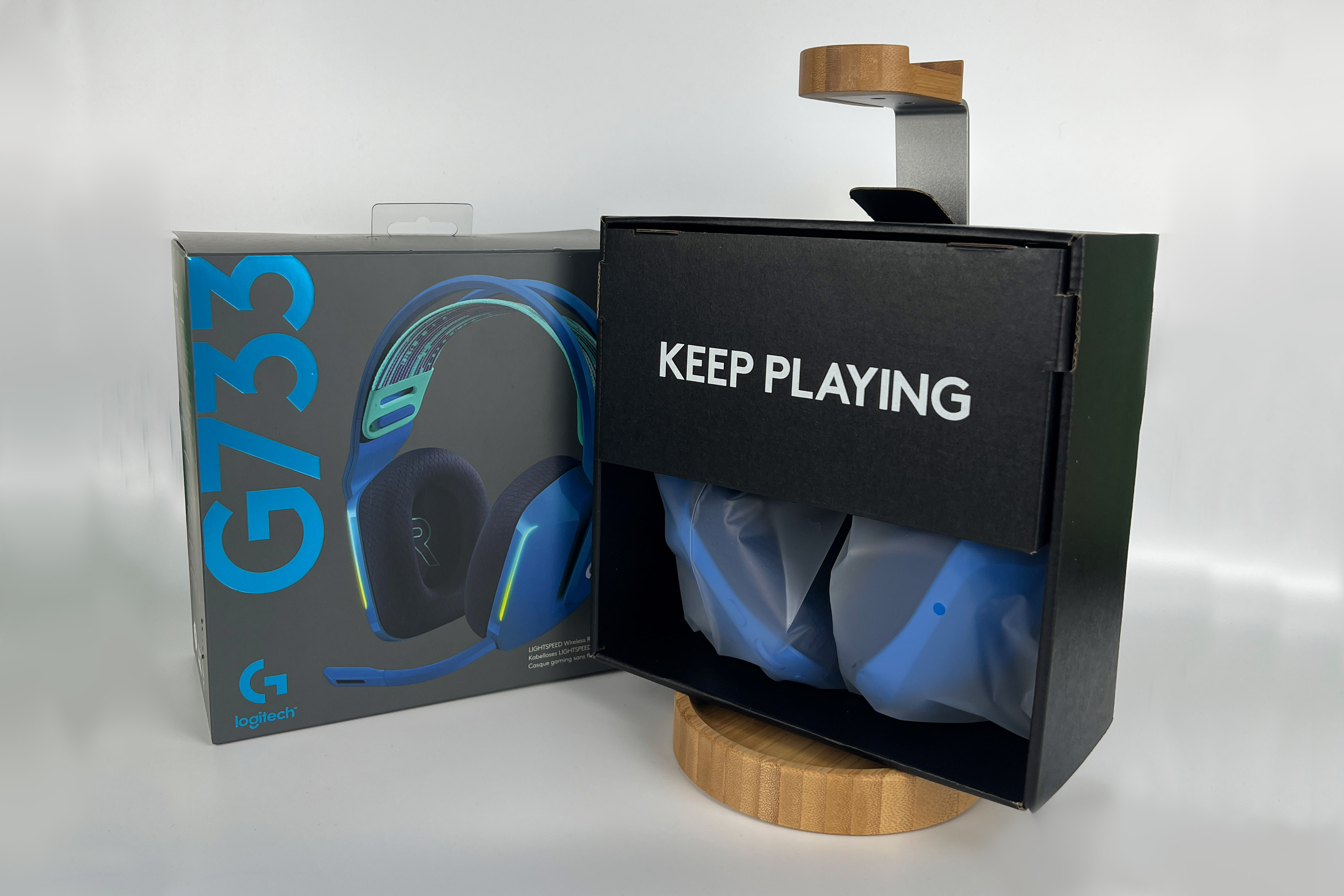 Der Verpackungskarton des Logitech g733 lightspeed blue