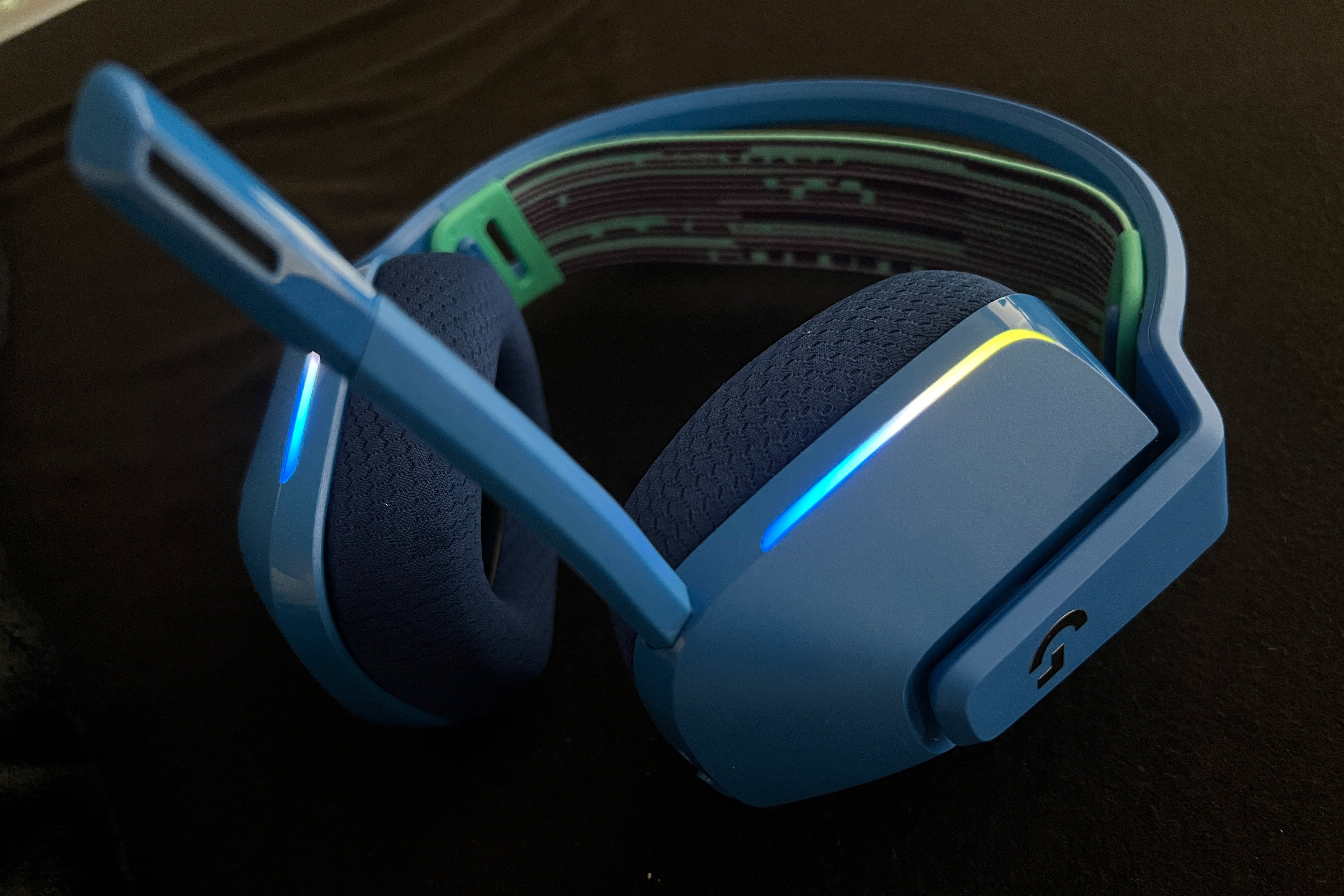 Die RGB-Streifen des G733-Headsets
