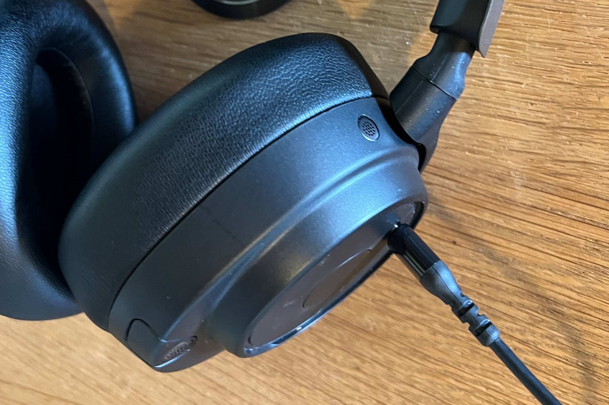 Das Headset beim Aufladen