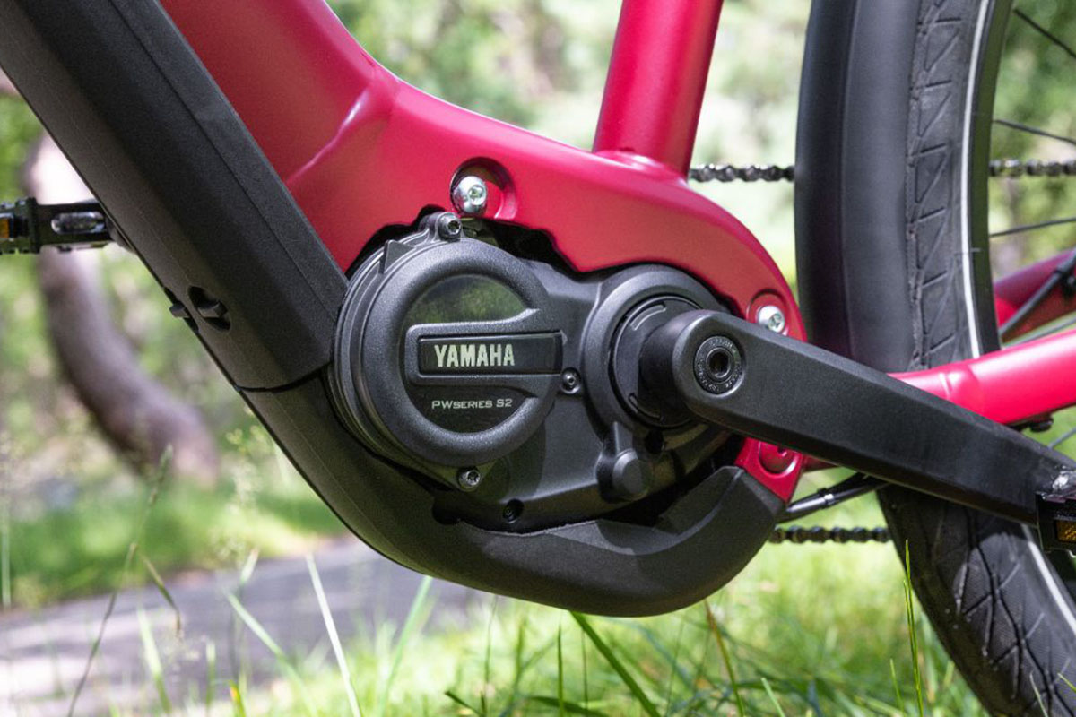 Detailansicht E-Bike-Mittelmotor der Baureihe PW S2 von Yamaha in einem E-Bike eingebaut.