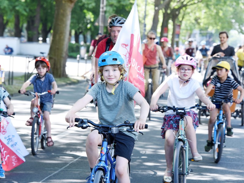 Kidical Mass: Kinder demonstrieren für sicheres Fahrradfahren in Städten
