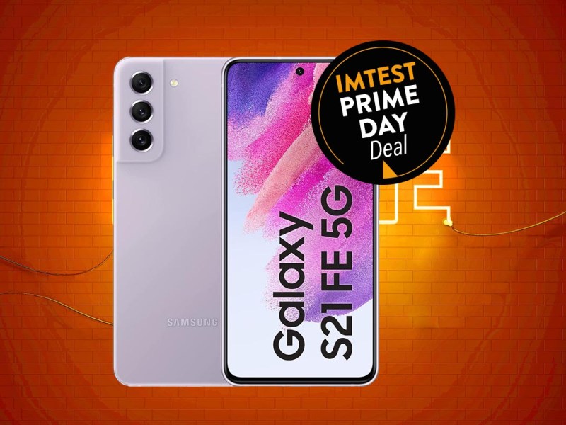 Ein Samsung Galaxy vor orangenem Hintergrund
