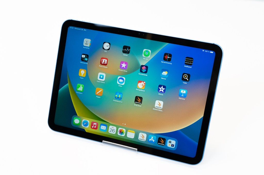 Das iPad 10 2022 von der Seite fotografiert