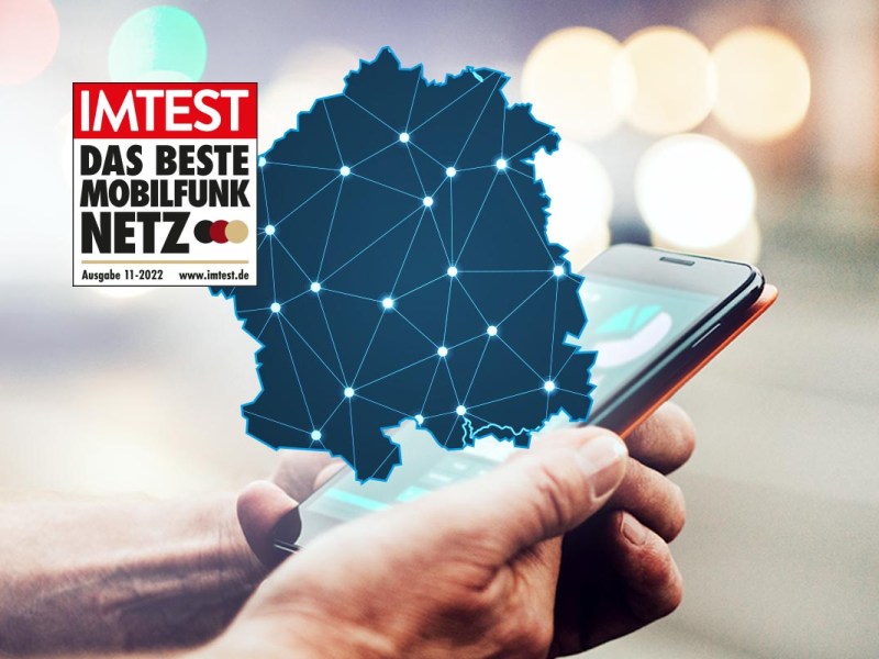 Ein Smartphone mit der Landkarte des Erscheinungsgebiet Hamburg.