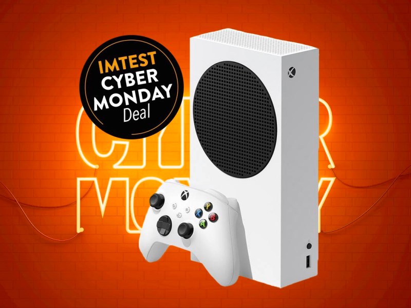 Weiße Xbox Series S Spielekonsole mit Kontroller auf orangenem Hintergrund mit Leuchtschrift Cyber Monday und Button IMTEST Cyber Monday Deal