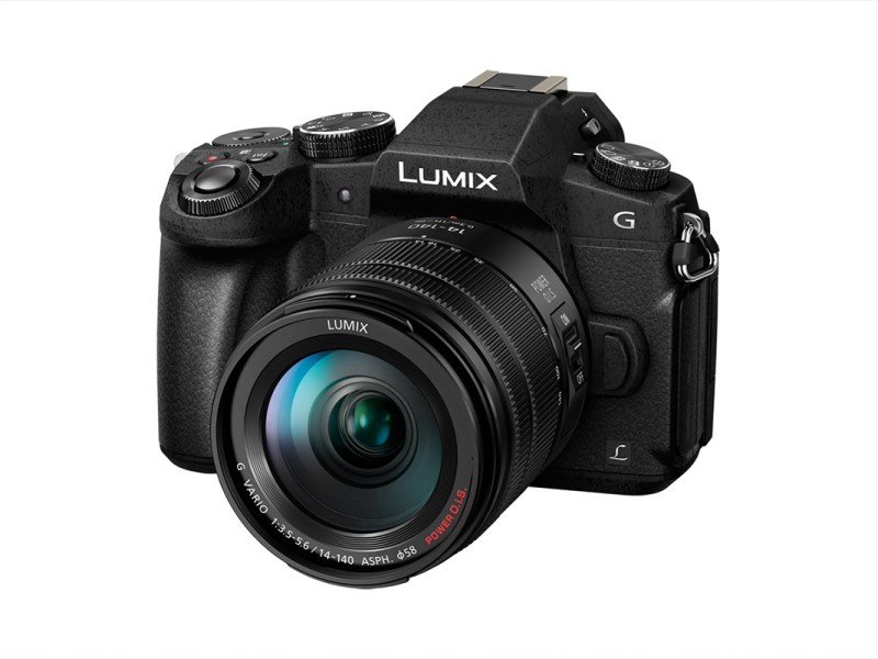 Das Lumix-Zoom an einer Panasonic-Kamera
