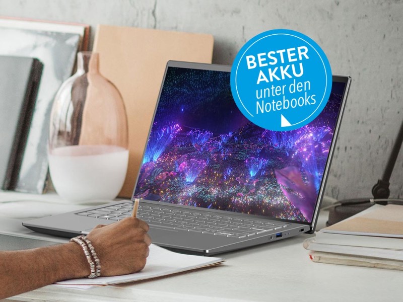 Akkulaufzeit Notebooks: Acer Laptop auf einem Tisch