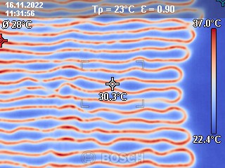 Detailansicht Heizdecke fotografiert mit Wärmebildkamera, so werden einzelne Heizdrähte sichtbar. Produkt: Bedsure Electric Blanket
