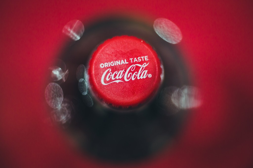 Coca-Cola: neue Deckel sorgen für heftige Reaktionen - IMTEST