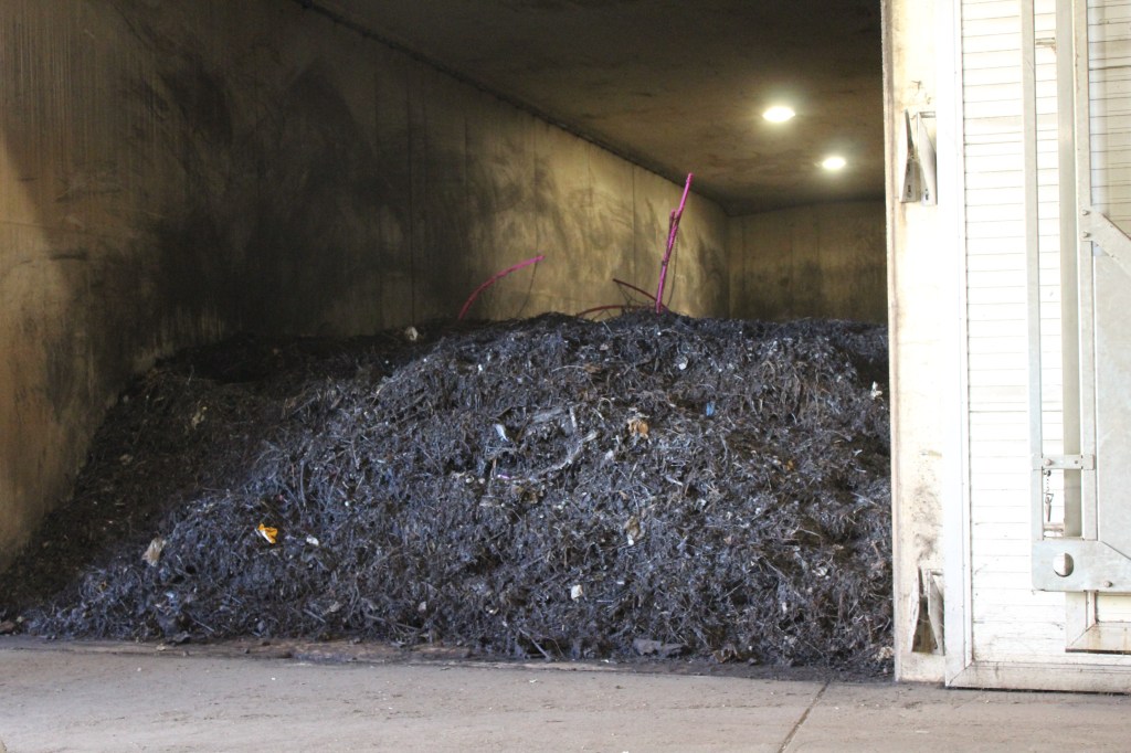 Der Bioabfall in dem Tunnel nach den drei Wochen Rottungsprozess.