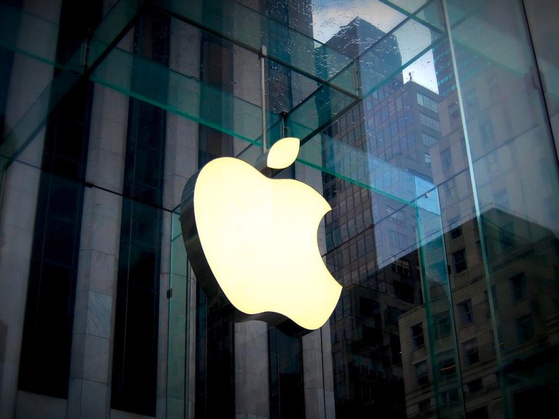 Apple Logo auf Glaswand