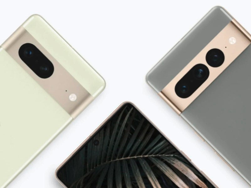 Drei Modelle der Google Pixel Reihe vor einem weißen Hintergrund.