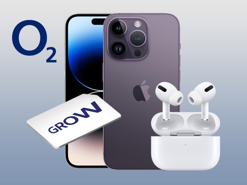 iPhone 14 neben AirPods Pro stehend vor einem Farbverlauf