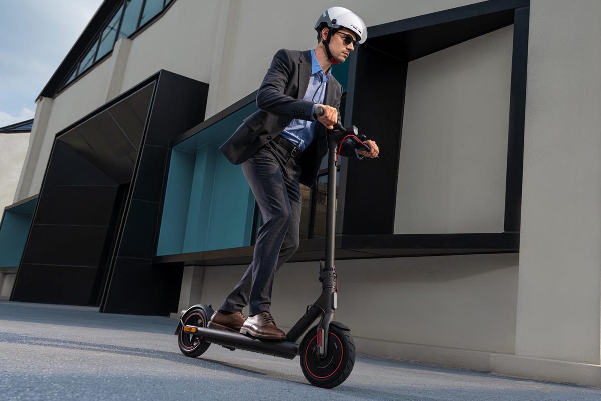 Der mi electric scooter 4 pro in Aktion.