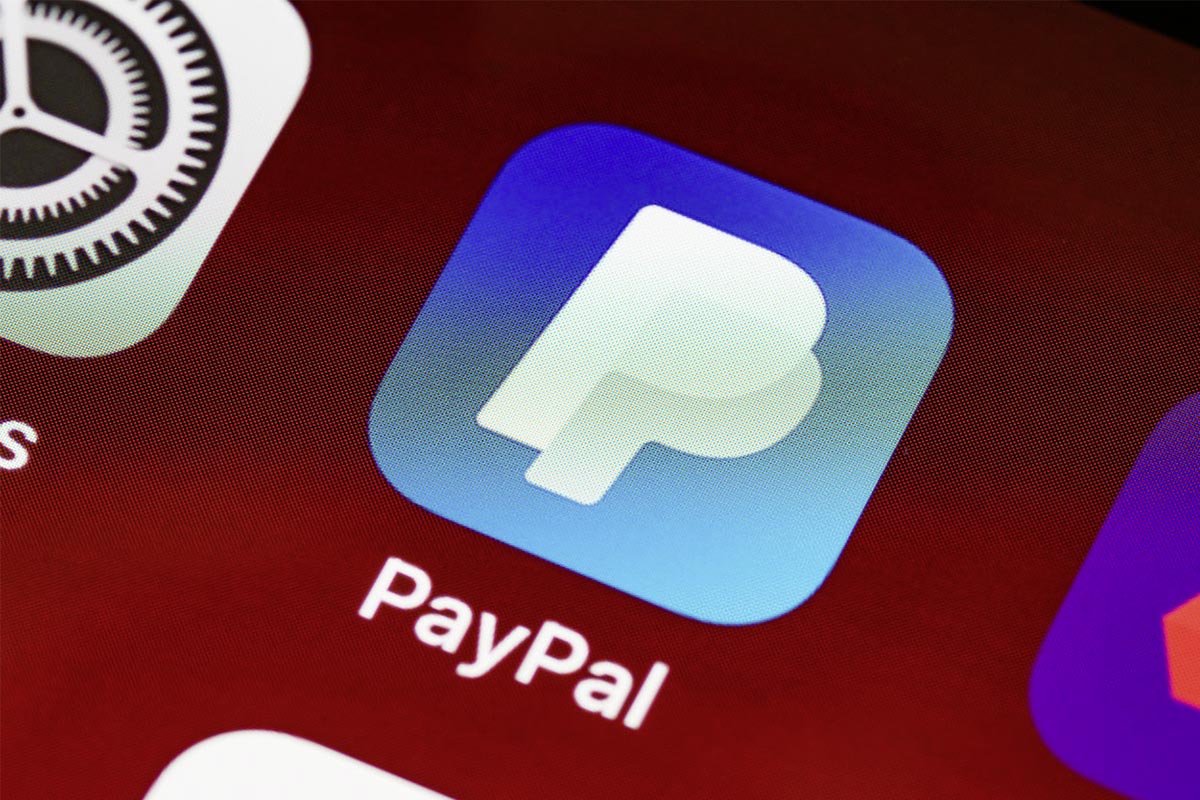 Screen mit PayPal Symbol