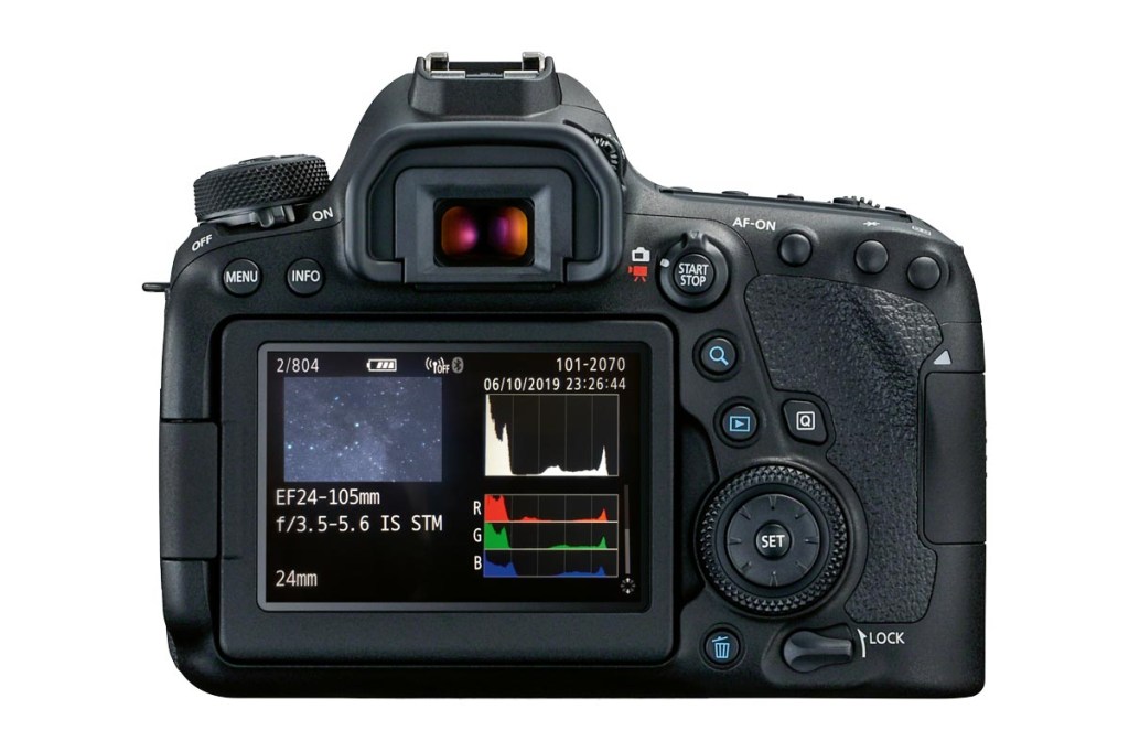 Die Canon EOS 6D Mark II auf der die Einstellungen des Histogramms zu sehen sind.